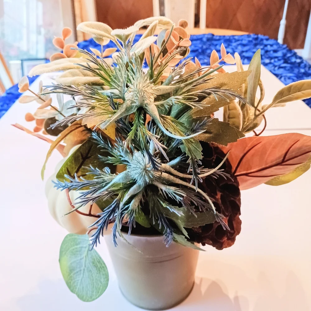 NWOT Decorative Natural Faux Floral Arrangement In Rustic Gold Pot